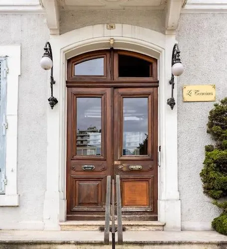 Centre Ideal Cures Proche Gare アパート