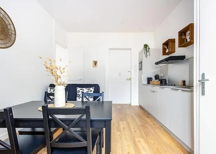 Centre Ideal Cures Proche Gare アパート エクスレバン